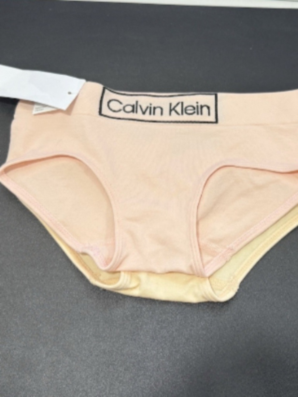 Calvin Klein Big Girls Seamless Hipster Briefs, Pack of 2 Size S(6/6X) 12128